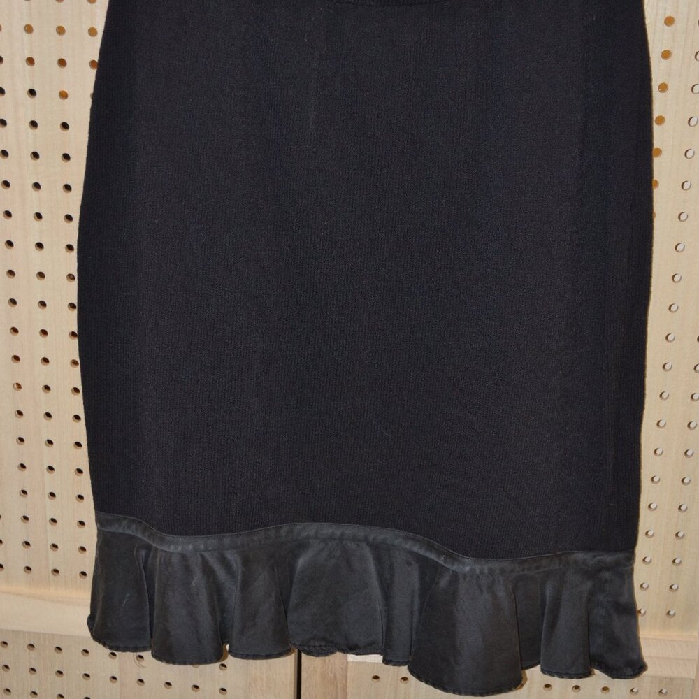 ST. JOHN EVENING BLACK SKIRT SIZE 12